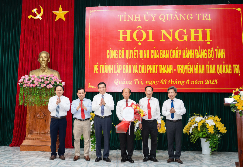 hoi-nghi-cong-bo-quyet-dinh-cua-ban-chap-hanh-dang-bo-tinh-ve-thanh-lap-bao-va-dai-phat-thanh--truyen-hinh-tinh-quang-tri